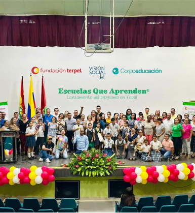 Imagen de personas reunidas